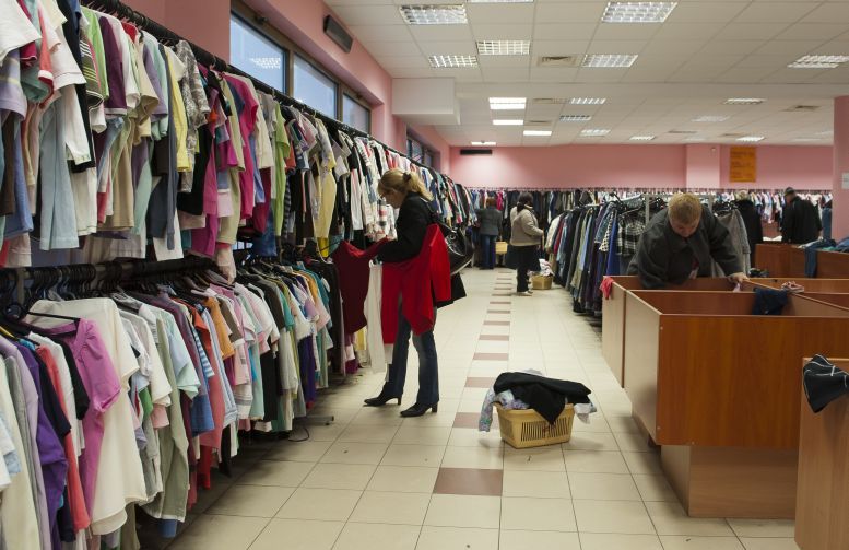 Sklepy z używaną odzieżą mieszczą się w coraz lepszych miejscach i lokalach miasta. Fot. Janusz Mazurek