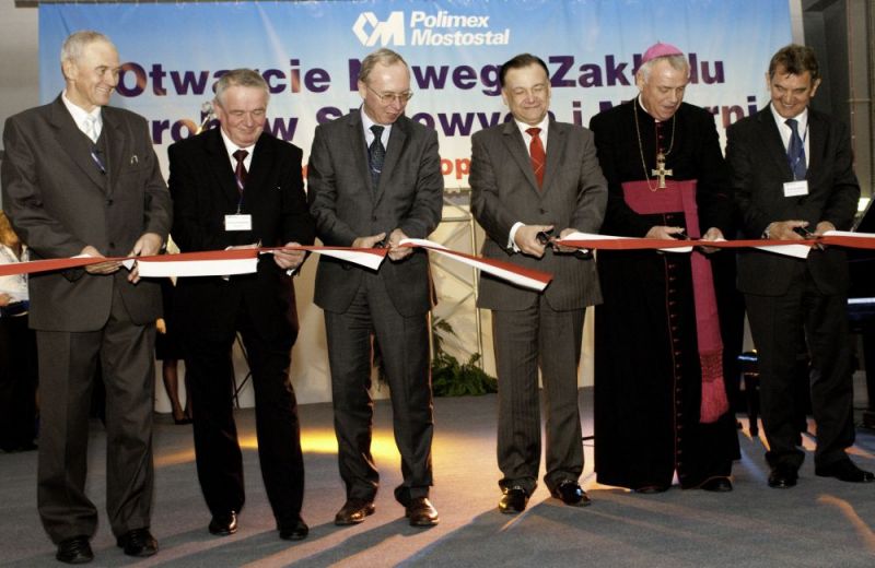 Uroczystego przecięcia wstęgi dokonują od lewej: Krzysztof Tchórzewski, Wojciech Kudelski, 
Jacek Kozłowski, Adam Struzik, Zbigniew Kiernikowski i Konrad Jaskóła 