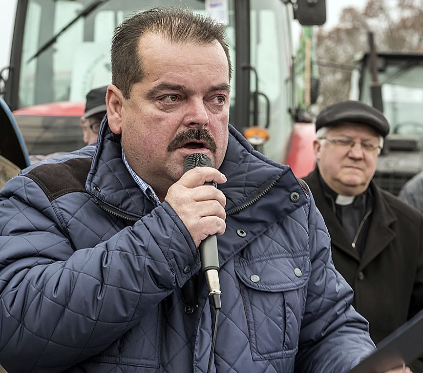 Sławomir Izdebski i ks. Stanisław Chodźko bronili rolników
także m.in. podczas blokady w Zdanach w 2014 r. (fot. J. Mazurek)