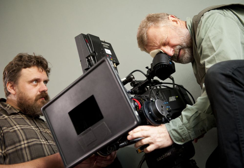 Witold Stock (z prawej), główny realizator zdjęć do filmu wraz z jednym ze swoich asystentów. (fot. Janusz Mazurek)
