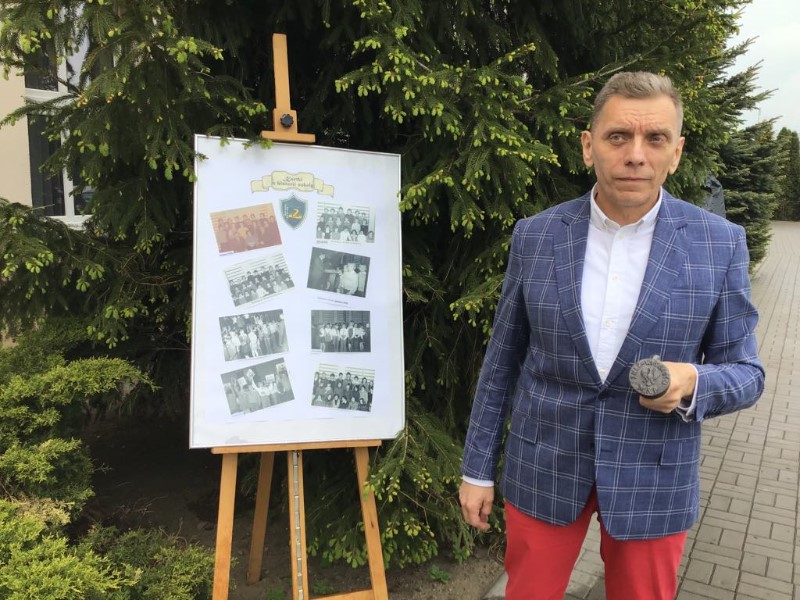 Dariusz Cybul, dyrektor SP nr 2, zaprasza na wystawę