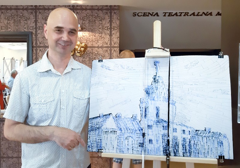 Piotr Goławski i jego grafika przedstawiająca „Jacka” fot. MZ