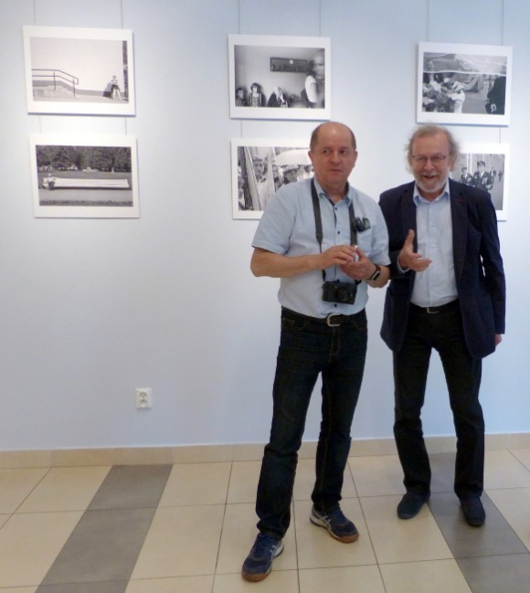 Wiesłąw Kaczmarek i Włodzimierz Krzemiński na wernisażu wystawy w Galerii Fotografii Fokus Miejskiego Ośrodka Kultury w Siedlcach, fot. Ana