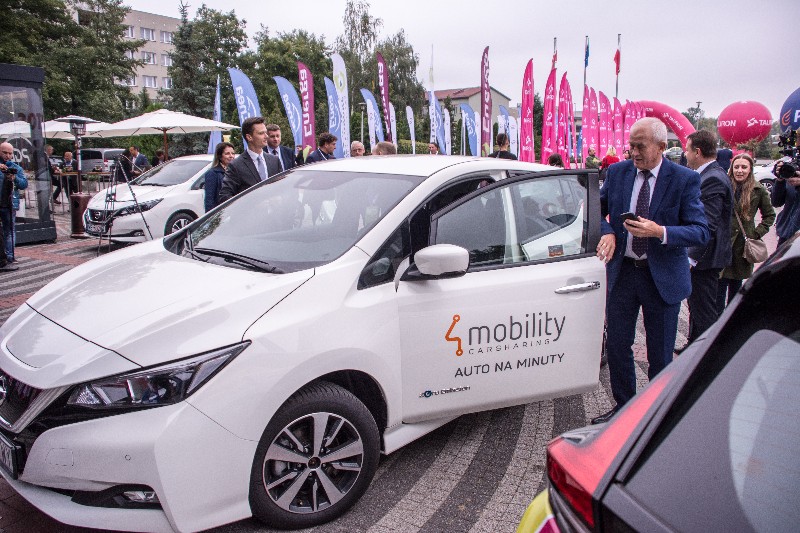 Minister Energii Krzysztof Tchórzewski i Nissan Leaf