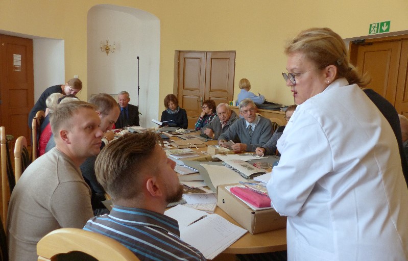 Warsztaty cieszyły się zainteresowaniem osób, które interesują się genealogią i starymi dokumentami, fot. Ana