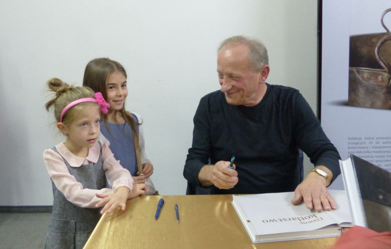 Bernard Nowakowski z wnuczkami, fot. Ana