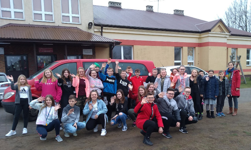 Dzieci i młodzież ze Szkoły Podstawowej w Jarczewie pozdrawiają dzieci z lubelskiego hospicjum