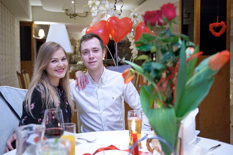 Zwycięzcy ubiegłorocznego konkursu - Paulina i Daniel podczas uroczystej kolacji w „Januszu”. Fot. Aga Król