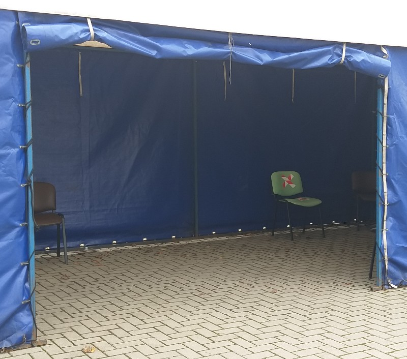 Namiot dla osób, oczekujących na test na koronawirusa w Siedlcach, fot. Ana