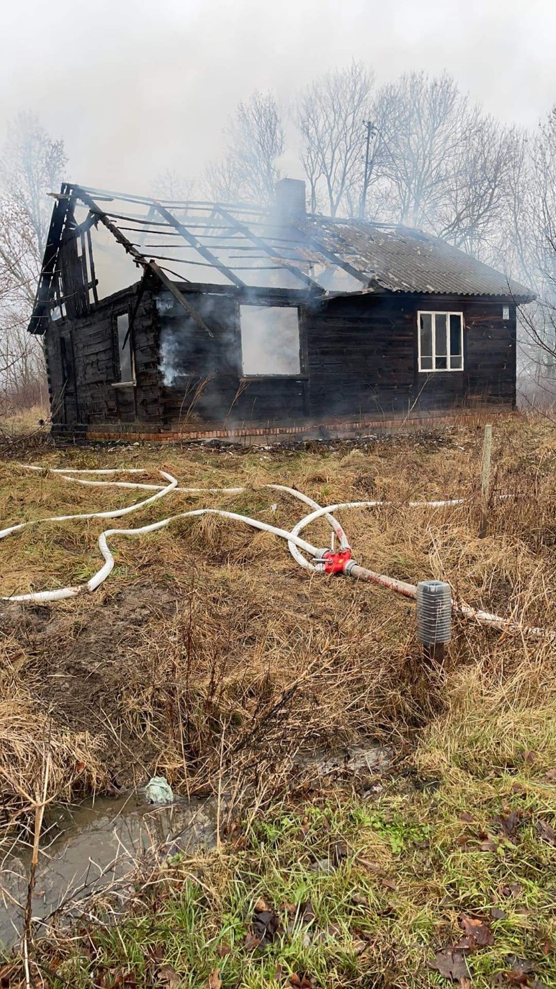 Płonął dom mieszkalny w Czaplach Górnych (gmina Korczew) (fot. OSP Korczew) 