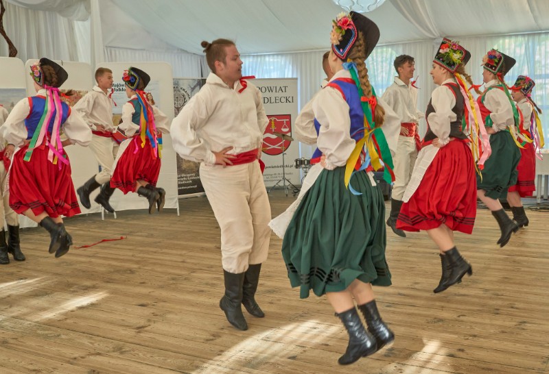 „Majówka z folklorem” odbyła się 29 maja w Domu Pracy Twórczej „Reymontówka” w Chlewiskach (fot. arch. starostwa)