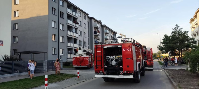 Pożar wybuchł na trzecim piętrze bloku wielorodzinnego... Fot. KP PSP w Łukowie