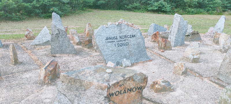 Kamień pamiątkowy Janusza Korczaka w Treblince