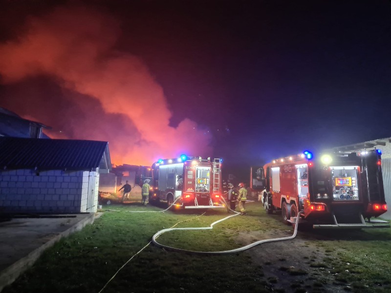 Pożar chlewni w Dziadkowskich, w gminie Huszlew