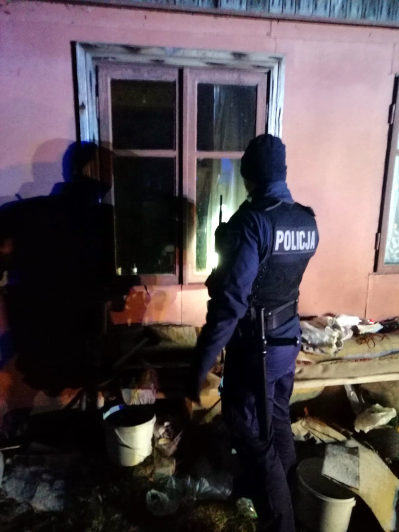Szybka reakcja policjantów uratowała życie mężczyźnie - fot. KPP Mińsk Maz.