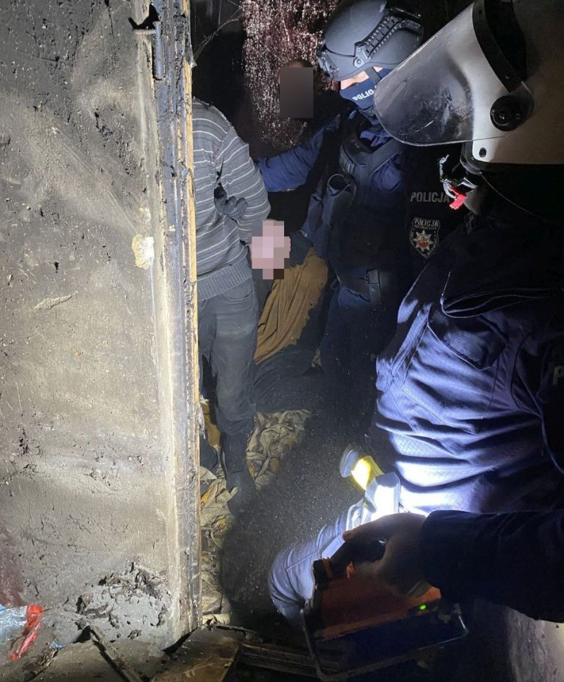 Garwolin: Ukryli sięza szafą, by uniknąć więzienia - fot. KPP Garwolin
