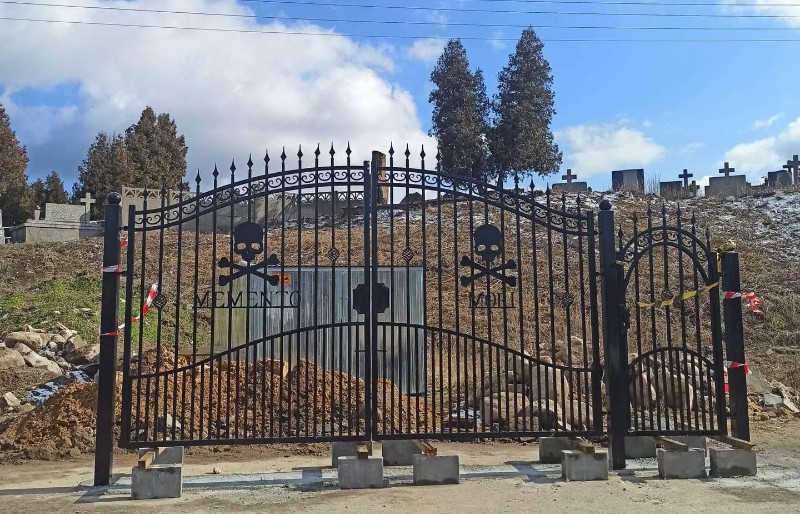 Brama cmentarza parafialnego w Mińsku Mazowieckim fot. UM Mińsk Mazowiecki