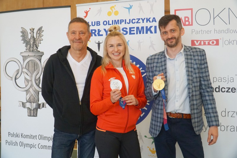 Od lewej: Marian Sypniewski, Małgorzata Hołub-Kowalik i Leszek Osik fot. Siriss