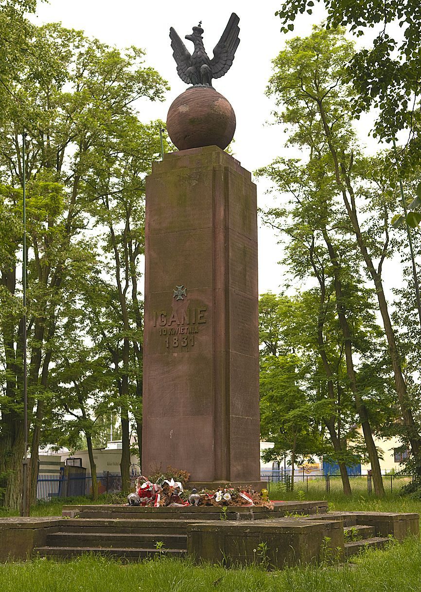 Pomnik w Iganiach upamiętnia zwycięską bitwę stoczoną 10 kwietnia 1831 roku pomiędzy wojskami polskimi, dowodzonymi przez generała Ignacego Prądzyńskiego, a wojskami rosyjskimi. (fot. J. Mazurek)