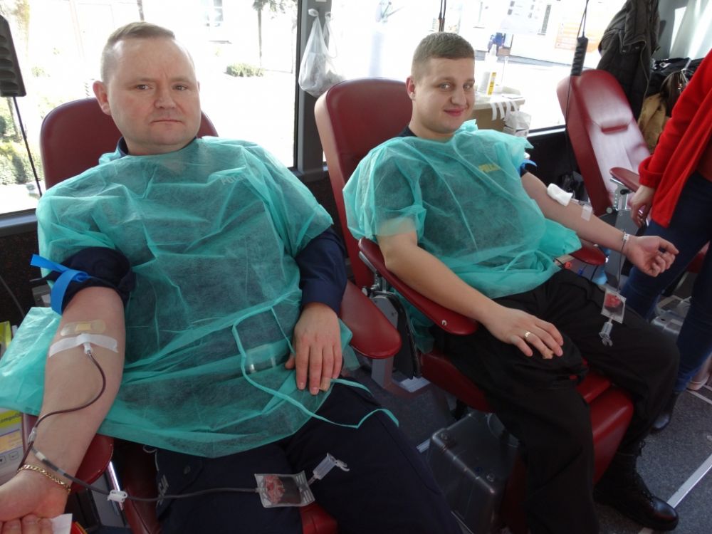 Oddawanie krwi w ambulansie