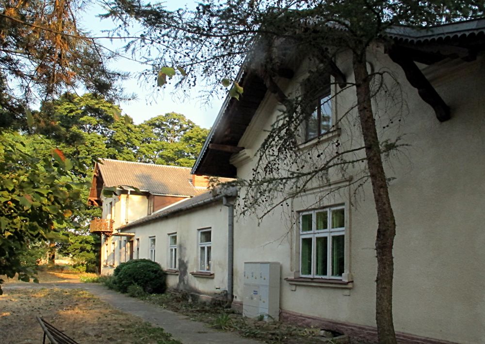 W starym, zabytkowym skrzydle dawnej szkoły, tam gdzie znajdował się dwór Anielin, jeszcze w tym roku będzie zorganizowany Dom Dziennego Pobytu dla Seniorów z gminy Krzywda. Fot. PGL