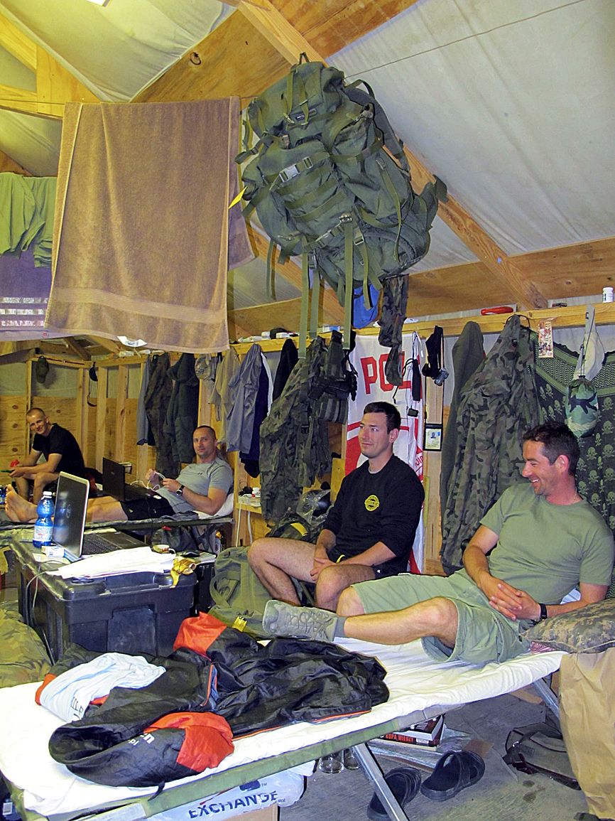 W namiocie podoficerów z Mińska Mazowieckiego w bazie wojskowej GATE1. Fot. B. Nowotniak