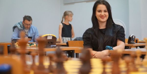 Patrycja Waszczuk podczas XIII Otwartego Turnieju Szachowego Karo Chess 2023 pamięci dr inż. Leszka Gadomskiego fot. Siriss