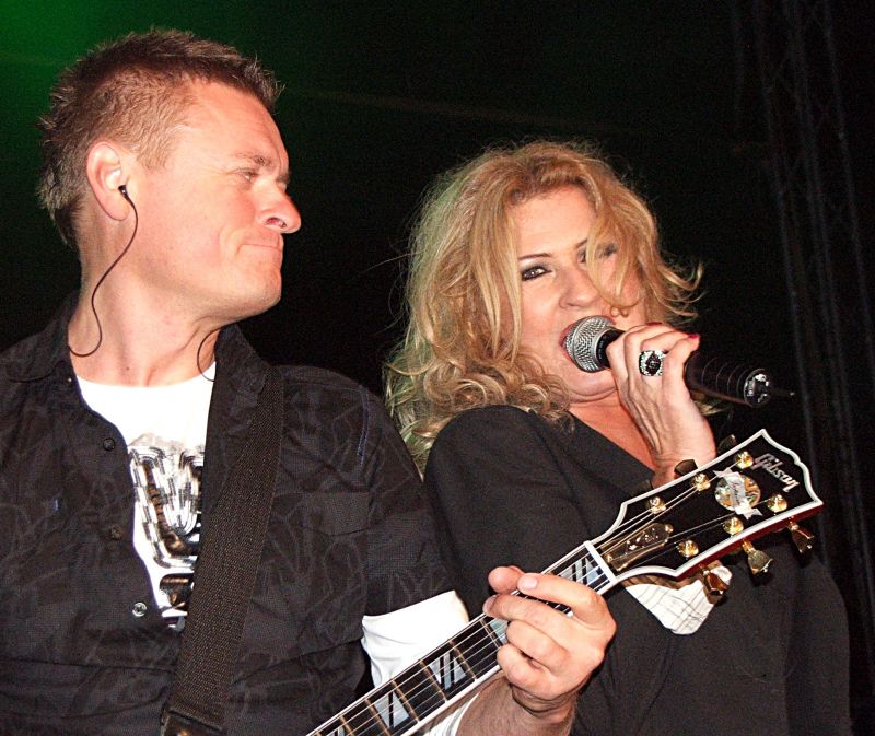 Beata Kozidrak z Adamem Drathem, gitarzystą zespołu Bajm. Fot. PGL