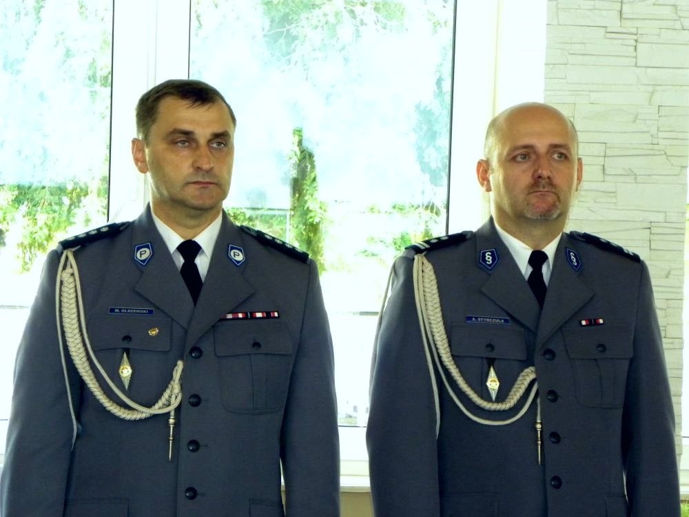 Dotychczasowego komendanta Mirosława Olszewskiego (pierwszy z lewej) zastąpi Andrzej Styrczula. (fot. sej) 