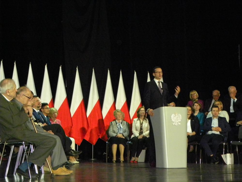 Premier Mateusz Morawiecki na spotkaniu z mieszkańcami Węgrowa.  fot. sej 