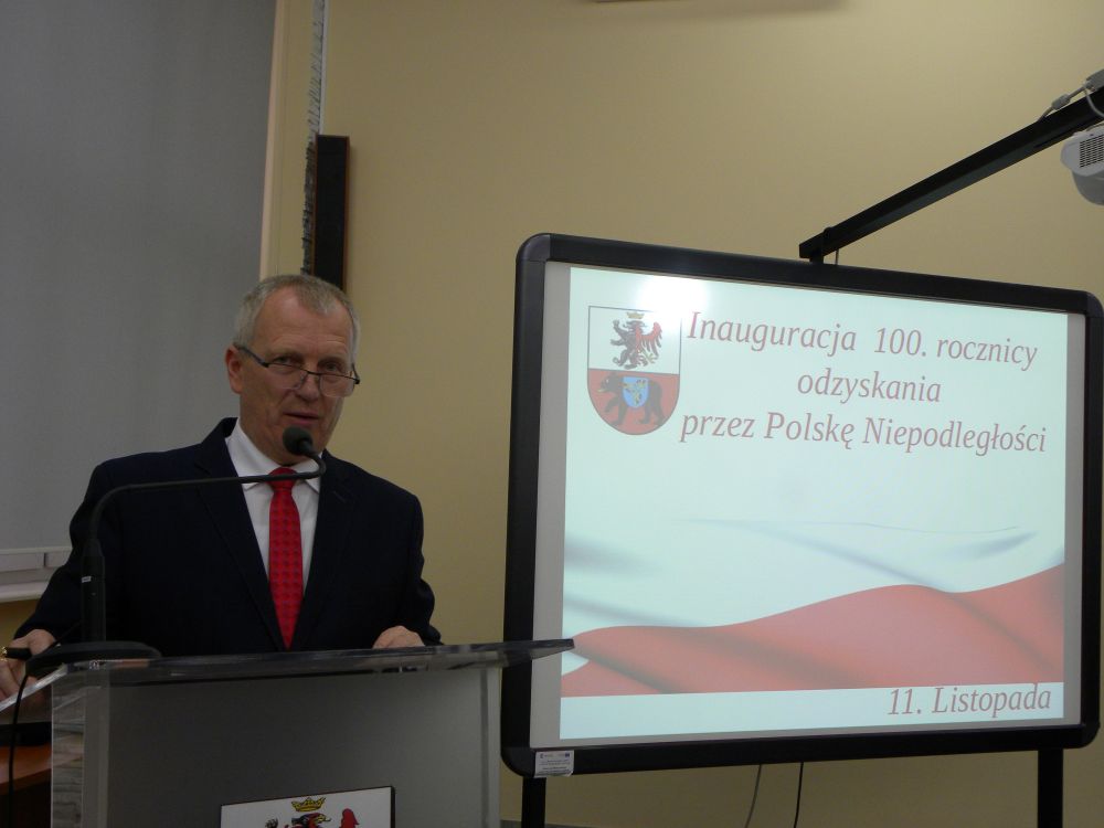 Przemawia starosta Krzysztof Fedorczyk.