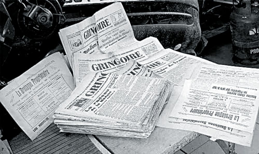 Francuskie gazety odnalezione ponad sześć lat temu pod Łukowem, trafiły w końcu do Biblioteki UMCS w Lublinie. Fot. PGL