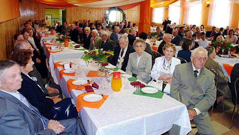 Uroczystość zorganizowano w Łazach w największej świetlicy w gminie. Jak widać gości było co nie miara... Fot. Arch. UG Łuków
