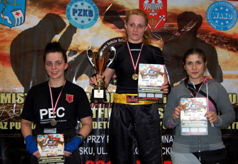 Trzy kickbokserki z medalami kat. do 70 kg - (od lewej) Agnieszka Osial, Marta Waliczek i Małgorzata Nowak. Fot. Z. Pawlikowski