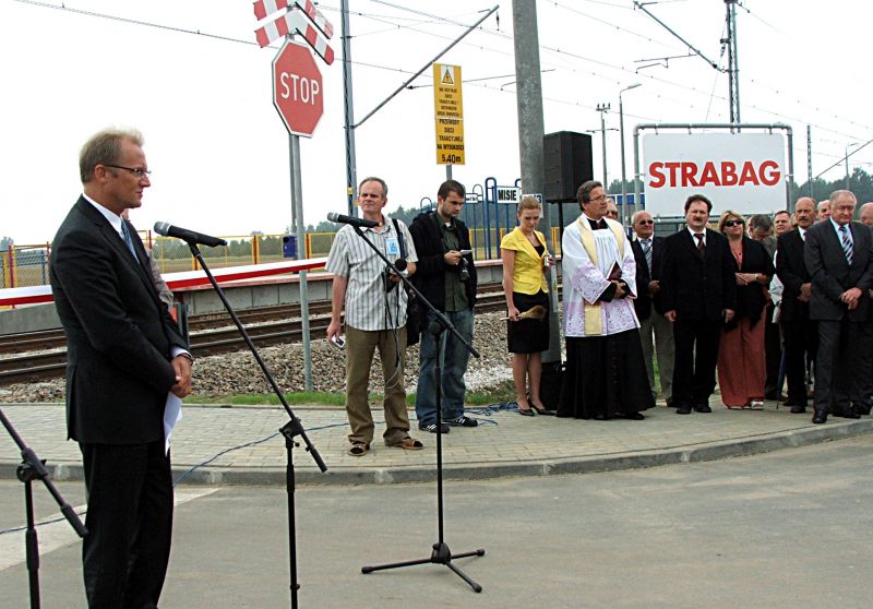 Paweł Antonik, prezes Strabag Polska, składa raport o zakończeniu modernizacji odcinka magistrali E20 na odcinku z Łukowa do Międzyrzeca Podlaskiego. Fot. PGL
