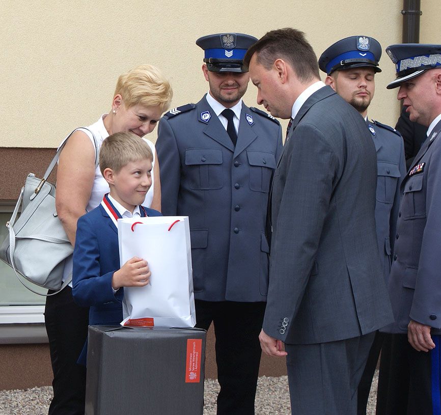 Bartek otrzymał medal od ministra Mariusza Błaszczaka.
fot. arch.
