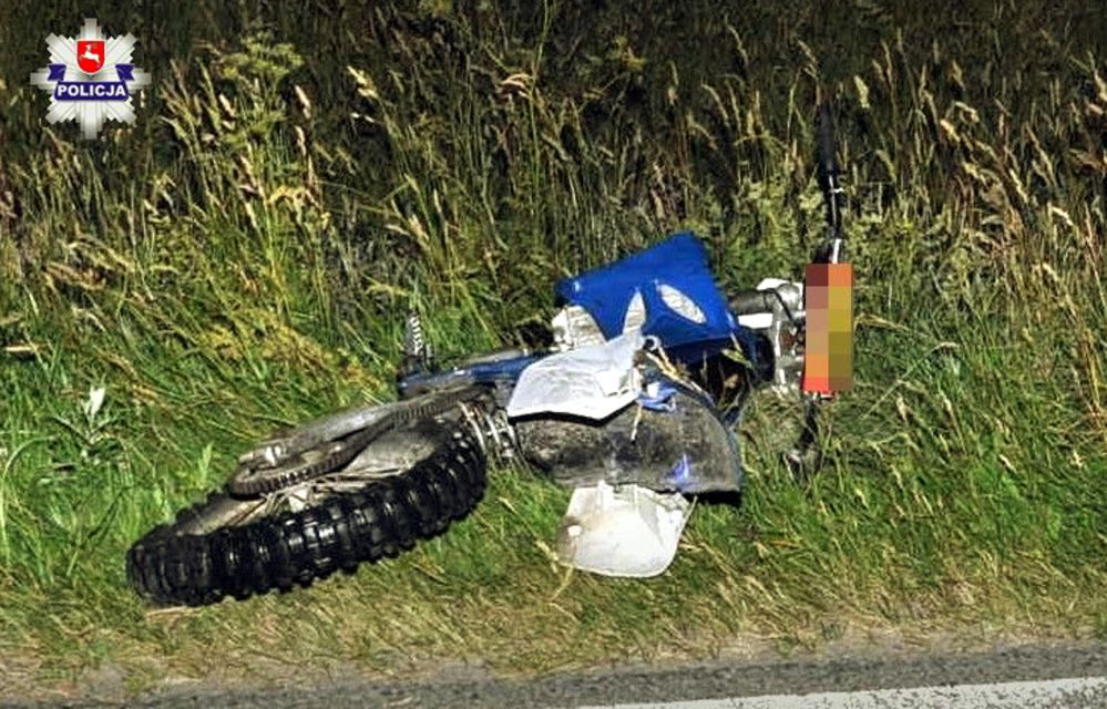 Motocykl leżał w odległości 200 m od miejsca zderzenia. Fot.Arch. KPP w Łukowie