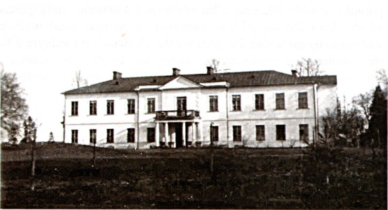 Reprodukcja dawnej fotografii przedstawiającej południowy front pałacu w Wojcieszkowie