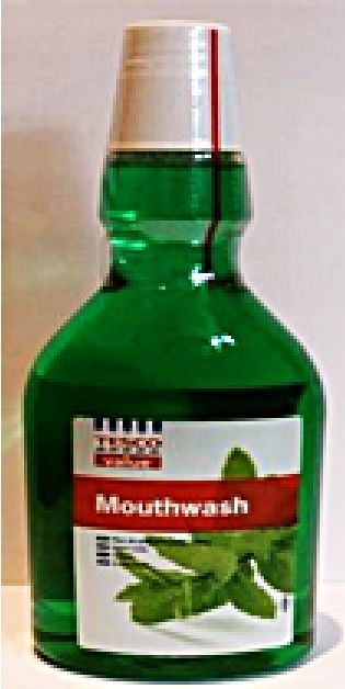 Płyn „Mouthwash” wycofany ze sprzedaży w marketach TESCO. Fot. UOKiK