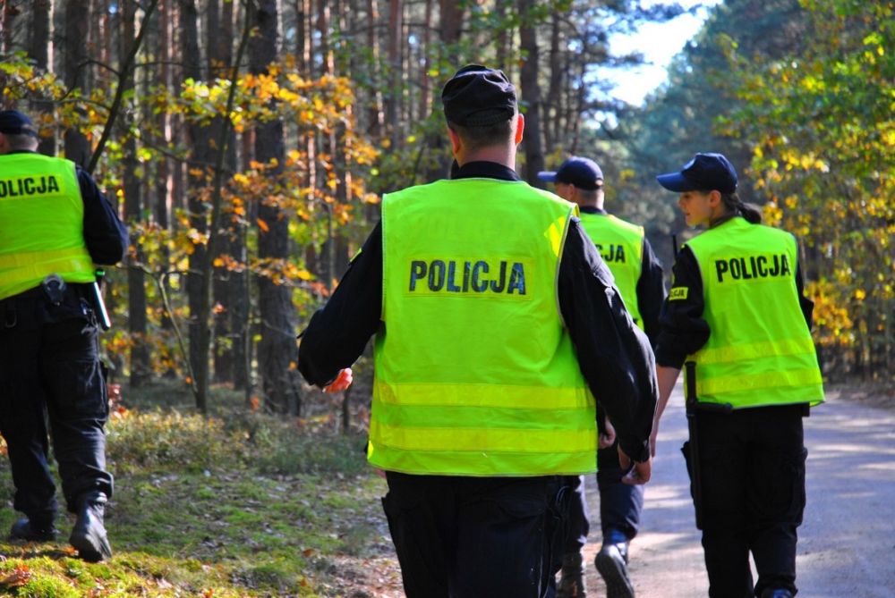 Policjanci podczas poszukiwań. (fot. KPP Mińsk Mazowiecki)