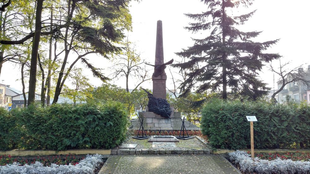 Sokołów Podlaski - Monument poświęcony ks. Brzósce i F. Wilczyńskiemu