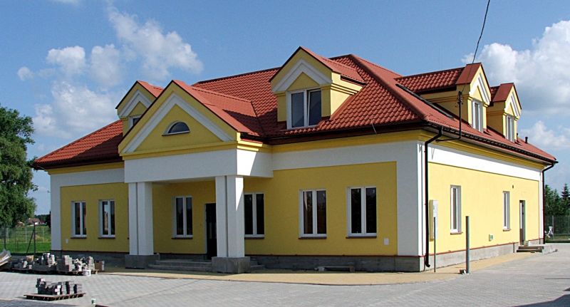 Nowe Przedszkole Gminne w Łazach zbudowano od podstaw w miejscu, gdzie przed wojną była szkoła. Fot. PGL