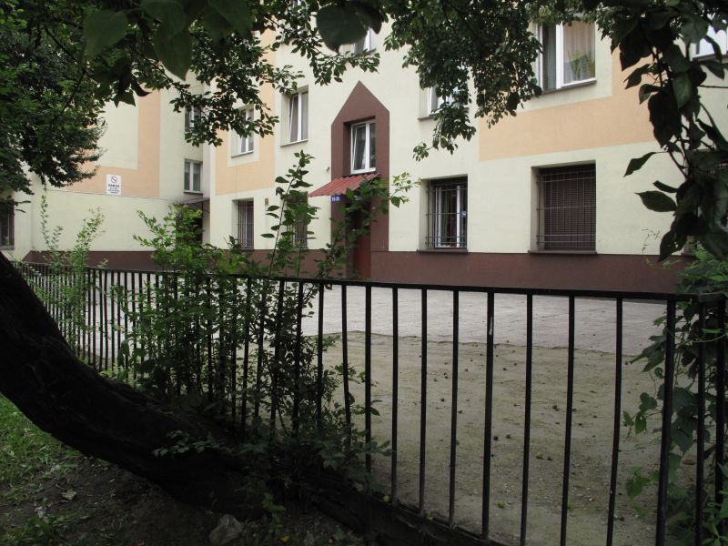 Plac na tyłach bloku, stojącego tuż rzy skrzyżowaniu ulic Pułaskiego i Kilińskiego, fot. Aneta Abramowicz
