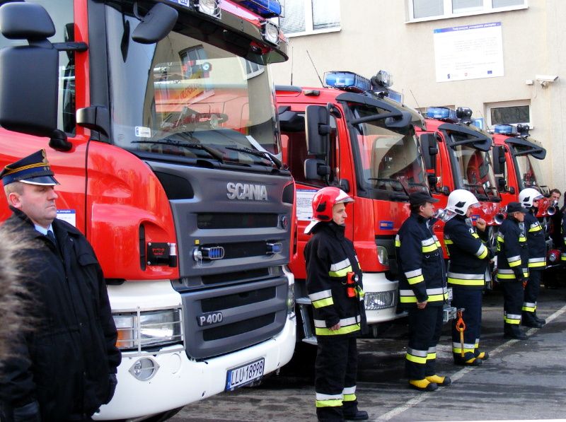 Nowoczesne samochody strażackie, jakimi dysponują strażacy PSP i OSP w powiecie łukowskim. Fot. PGL