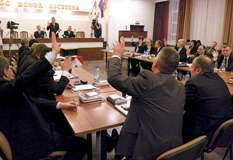 Podczas obrad sesji Rady Powiatu Łukowskiego. Fot. PGL