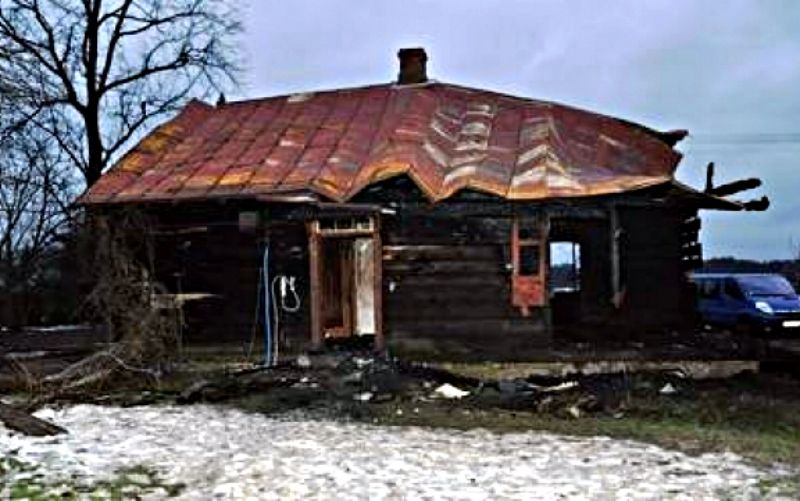 Spalony dom w Woli Kisielskiej. Fot. Arch. KPP w Łukowie