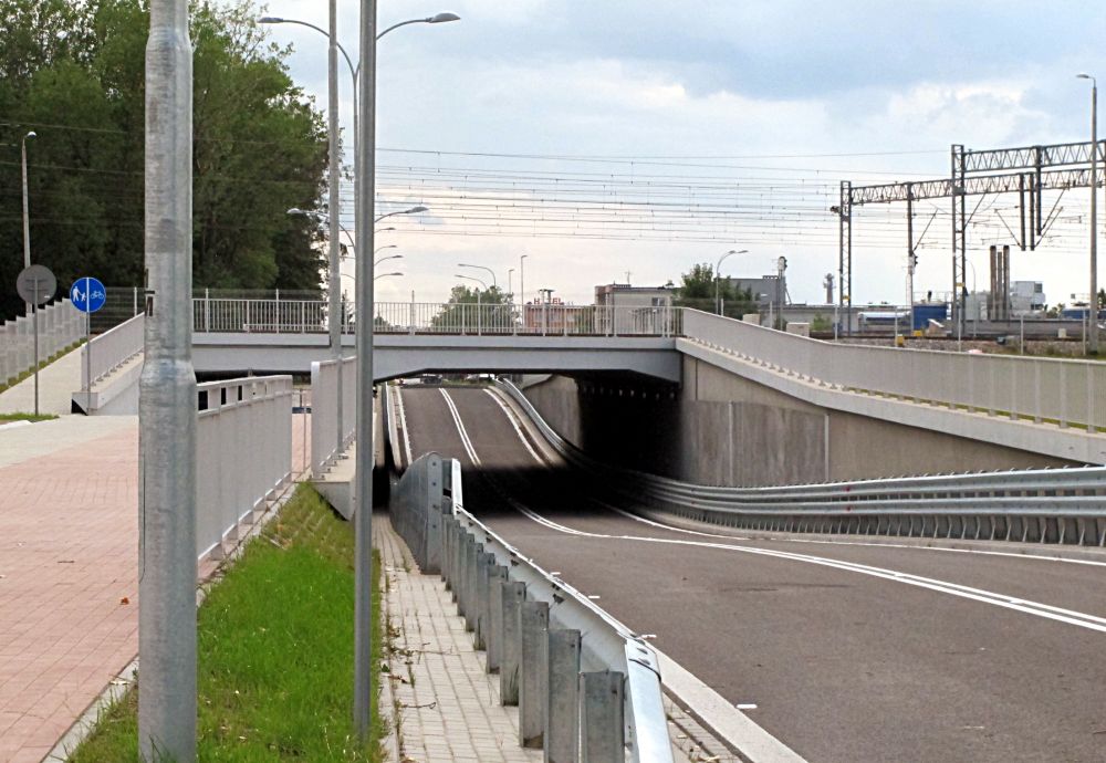 Koniec z uciążliwymi objazdami! W końcu można przejechać nowym tunelem pod torowiskiem na ul. Międzyrzeckiej w Łukowie. Fot. PGL