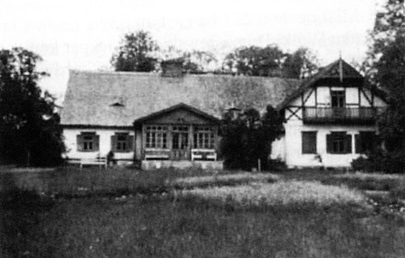 Tak wyglądał dwór w Wólce Domaszewskiej przed wybuchem II wojny światowej. Fot. z publikacji J. Jóźwik
