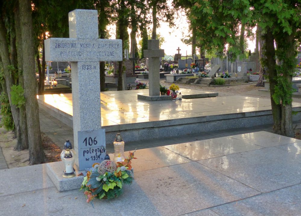 Cmentarz janowski w Siedlcach. Zbiorowa mogiła 106 żołnierzy, poległych za ojczyznę w 1939 r. Fot. Aneta Abramowicz-Oleszczuk