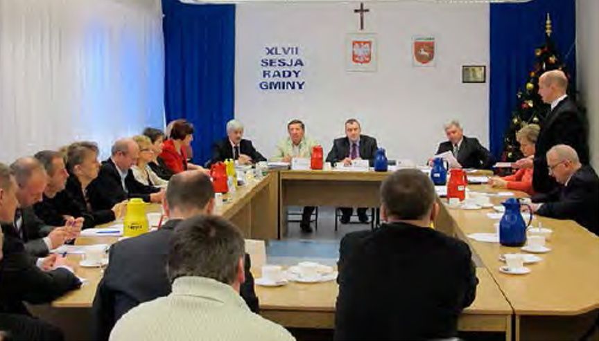 Wystąpienie wójta po przegłosowaniu uchwały zapowiadającej likwidację szkoły w Zarzeczu Łukowskim. Fot. (pgl)